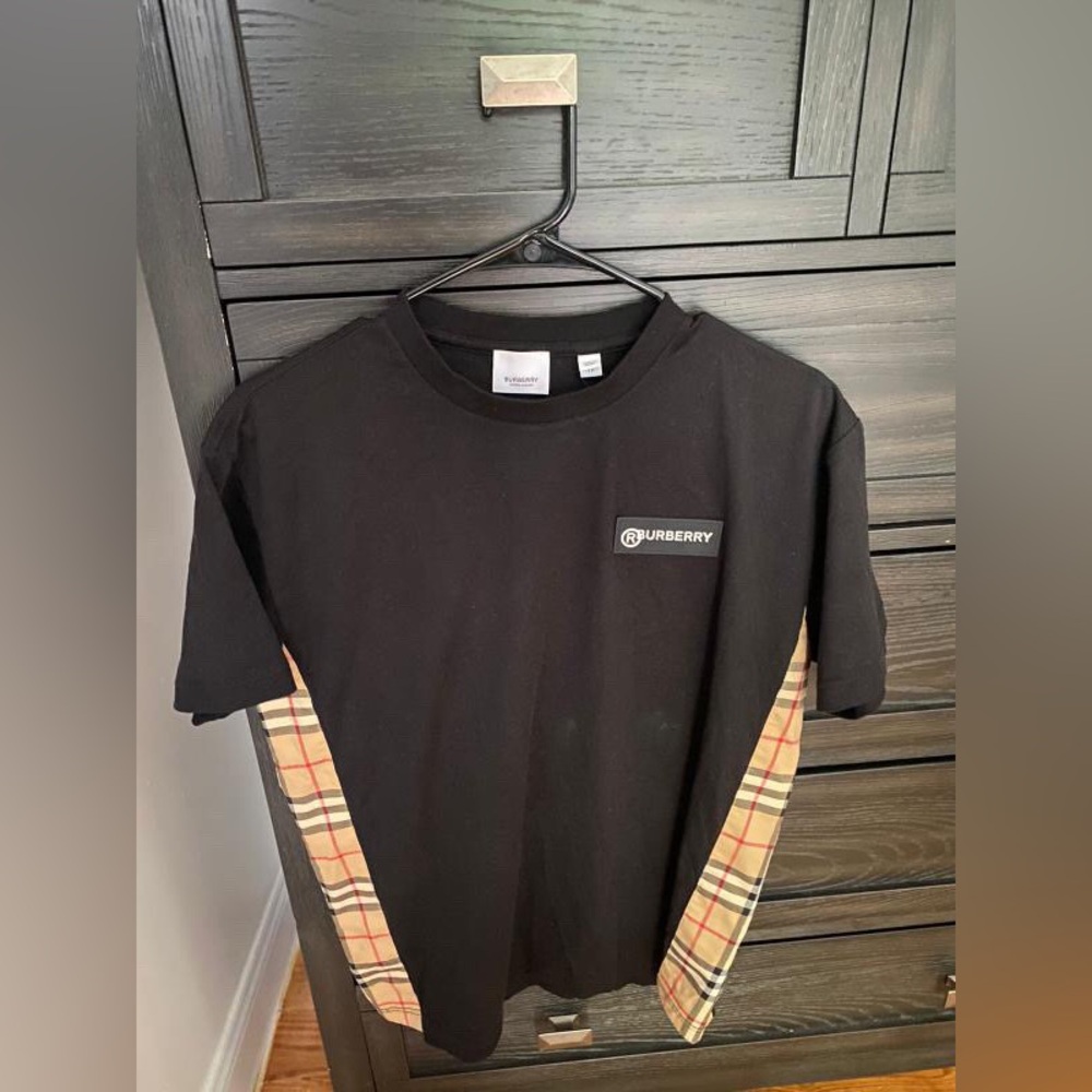 Burberry Women T Shirt From Previous Post Was Not Sold ‼️ STILL AVAILABLE